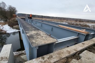 Фото 6 — На Чернігівщині встановили перший модульний міст з переданих із Франції