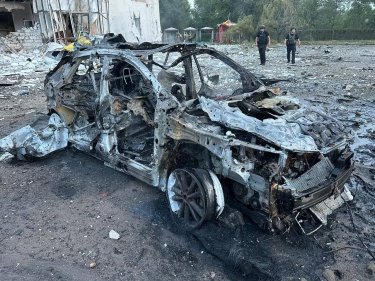 Фото 3 — Российская армия снова атаковала Запорожье: пострадал отель, есть погибшая (ФОТО, ВИДЕО)