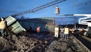 Фото 2 — В Днепре сошли с рельсов 8 грузовых вагонов, движение пассажирских поездов задерживается