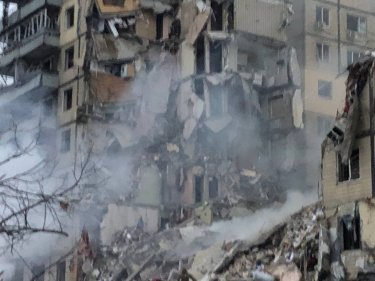 Фото 5 — В Днепре россияне ударили ракетой по многоэтажке - разрушили один подъезд, 12 человек погибли