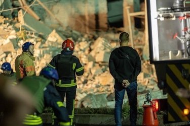 Фото 18 — Войска РФ нанесли удар по Днепру, попав во многоэтажку и здание СБУ: есть пострадавшие (ФОТО, ВИДЕО)