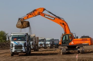 Фото 2 — "Об'єкти, як-от водогін Кривого Рогу, рік проєктуються, п’ять років будуються, але ми дали місту першу воду за два місяці", — заступник директора "Автомагістраль-Південь" Валерій Вакарчук