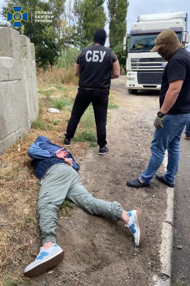 Фото 2 — "Зарабатывали" на военнообязанных: заместителю Херсонского военкома и председателю ВВК в Прикарпатье грозит до 10 лет тюрьмы