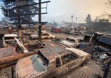 Фото 6 — Найбільш руйнівні пожежі в історії Лос-Анджелеса знищили 10 000 будівель, загинули 10 людей: які знаменитості втратили маєтки (ФОТО, ВІДЕО)