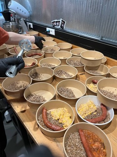 Фото 11 — Как в условиях войны готовить 15 тысяч порций в день: истории бизнеса и волонтерства киевских рестораторов