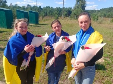 Фото 3 — Відбувся новий обмін: в Україну з полону повернулися 84 військових і цивільних (ФОТО)