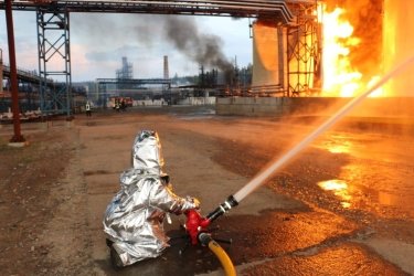 Обстрел мини-НПЗ в Мерефе