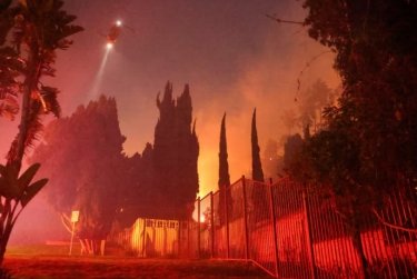 Фото 12 — Найбільш руйнівні пожежі в історії Лос-Анджелеса знищили 10 000 будівель, загинули 10 людей: які знаменитості втратили маєтки (ФОТО, ВІДЕО)