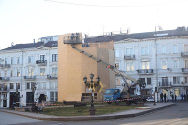 Фото 4 — В Одесі почали демонтувати пам'ятник Катерині ІІ (ФОТО, ВІДЕО)
