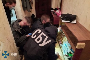 Фото 2 — СБУ поймала распространителей листовок "Мадьяров — на ножи!" в Берегово (ФОТО)
