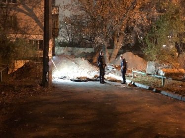Фото 2 — В Киеве около Шулявского моста нашли склад боеприпасов (ФОТО)