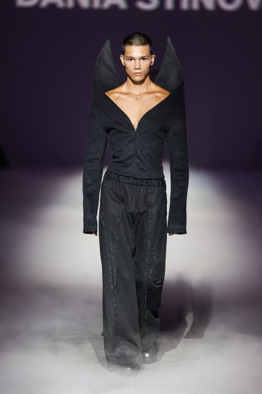 Фото 14 — Ukrainian Fashion Week SS27: ремесло, реконструкция и показ в укрытии
