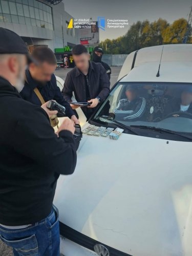 Фото 2 — Посадовців податкової викрили на вимаганні хабарів від бізнесу