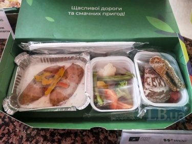 Фото 2 — "Укрзализныця" показала, чем теперь будет кормить в поездах "Интерсити" (ФОТО)
