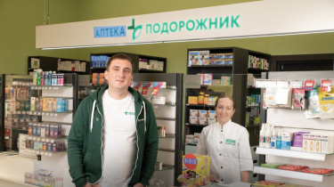 Фото 2 — К празднику Защитников и защитниц Украины аптека "Подорожник" передала ВСУ уже 20-ю машину скорой помощи