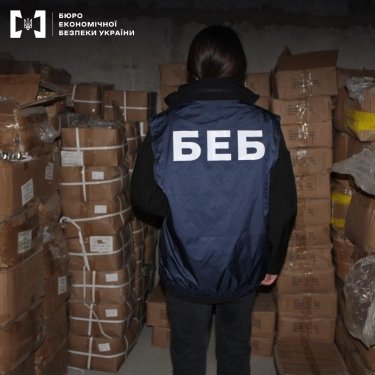 Фото 3 — БЕБ провело під Одесою нові обшуки у справі про виробництво контрафактної парфумерії: що знайшли (ФОТО)