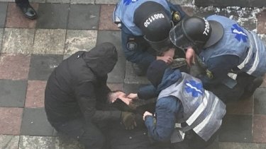 Фото 2 — ФОПи вирішили брати Раду штурмом, почалися сутички з силовиками (ВІДЕО)