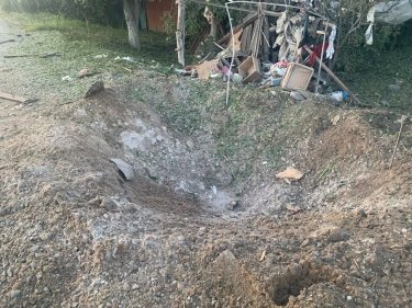 Фото 2 — Ночная атака на Киевщину: повреждены 12 частных домов и многоэтажка