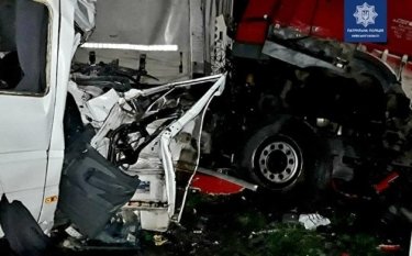 Фото 2 — В ДТП под Киевом попали грузовики, автобус и легковушка: 5 жертв, 20 пострадавших (ФОТО)