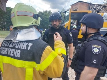 Фото 11 — Россияне ударом дрона разрушили школу в Ромнах: погибли директор и трое сотрудников (ФОТО, ВИДЕО)