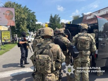 Фото 7 — Стрілянина у McDonald's в Черкасах: є поранений, персонал та відвідувачів евакуювали (ФОТО)