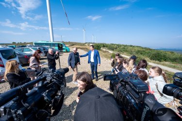 Фото 2 — На Львівщині вже пів року працює найбільша на заході України вітрова електростанція (ФОТО)