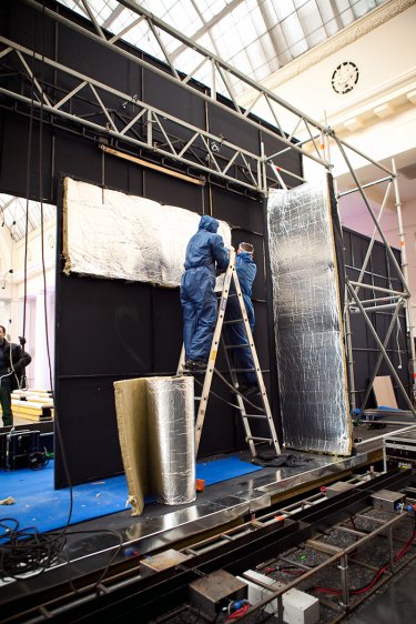 Фото 24 — Ольга Громова объяснила, зачем сожгла на глазах у публики сделанную с помощью лазера коллекцию (ФОТО)