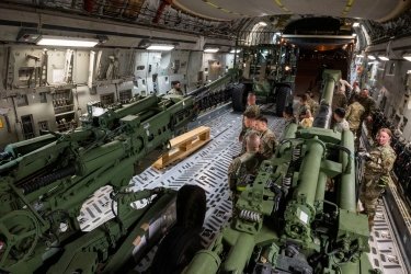 Фото 2 — США відправили в Україну нову партію гаубиць M777 (ФОТО, ВІДЕО)