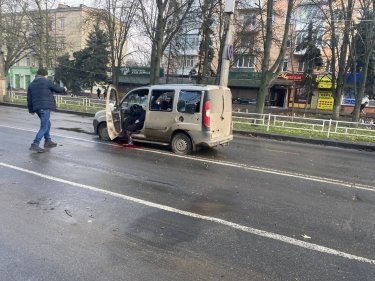 Фото 3 — Оккупанты обстреляли центр Херсона: погибли люди