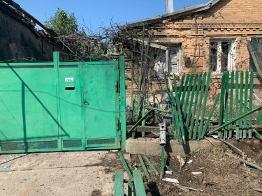 Фото 2 — Российская армия снова обстреляла из "Градов" жилые кварталы Никополя (ФОТО)