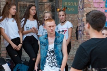 Фото 4 — Школа должна быть разрушена: об украинской комедии "Кошмарный директор, или Школа №5"