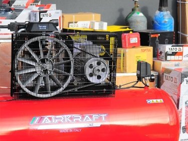 Фото 3 — Григорий Козловский передал генераторы и инструменты для артиллеристов 45-й бригады