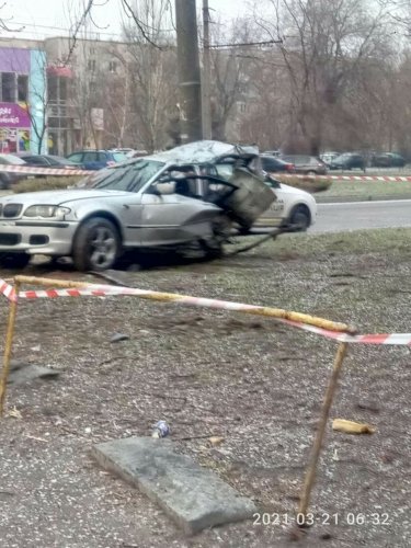 Фото 4 — В Запорожье BMW разорвало пополам, есть погибший (ФОТО, ВИДЕО)