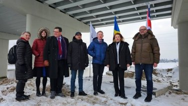 Фото 2 — Украинско-британское партнерство: открыто движение по мосту между Вышгородом и левобережными селами