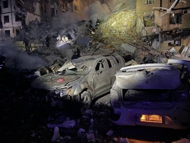 Фото 7 — В Днепре россияне ударили ракетой по многоэтажке - разрушили один подъезд, 12 человек погибли
