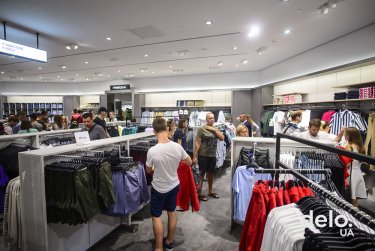 Фото 59 — Первый пошел: как флагманский магазин H&M в Lavina Mall открывали — фото