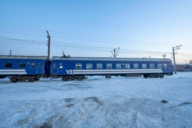 Фото 4 — У Бучі запрацювали вагони незламності з теплом, Starlink та зарядками (ФОТО)