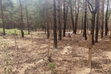 Фото 9 — В Изюме нашли массовое захоронение людей: Зеленский прокомментировал (ФОТО)