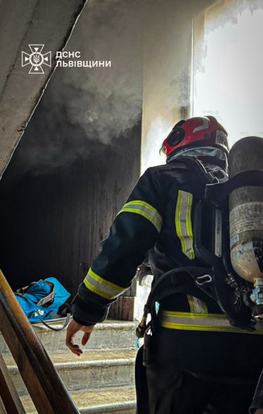 Фото 12 — Пожежа у львівському готелі "Власта" сталася через вибух батареї електроскутера (ФОТО, ВІДЕО)