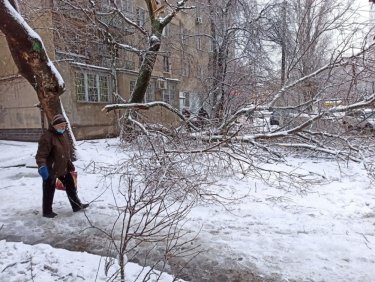 Фото 26 — На юге Украины из-за снега закрыли дороги, фуры не пускают даже в Киев (ФОТО, ВИДЕО)
