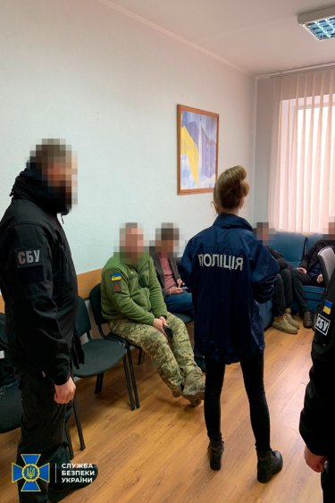 Фото 4 — СБУ разоблачило в Минобороны схему хищения денег на ремонте казарм, так и оставшихся непригодными