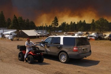 Фото 2 — В США бушует крупный лесной пожар, население городов эвакуируется