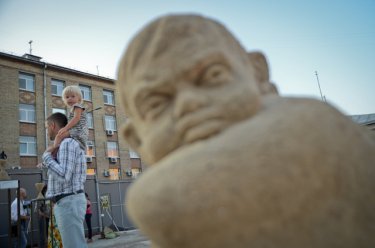 Фото 2 — На Андреевском "Эста Холдинг" устроил очередную арт-выставку на стройплощадке
