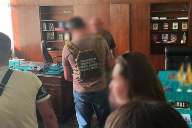 Фото 2 — Купил во время войны имущества на $350 тыс.: у днепропетровского военкома провели обыски (ФОТО/ВИДЕО)