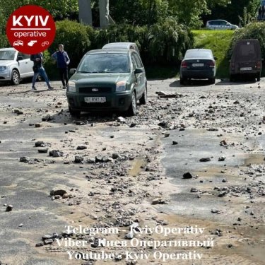 Фото 5 — Гейзер на Демеевской: в Киеве снова прорвало трубу (ФОТО, ВИДЕО)