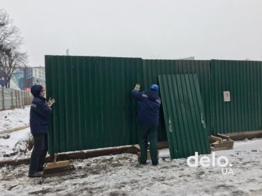 Фото 4 — В Киеве уничтожают сквер "Слава танкистам": КГГА обратилась в полицию (ФОТО)