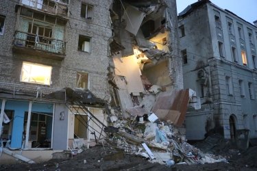 Фото 3 — Армия РФ частично разрушила шестиэтажку в центре Харькова
