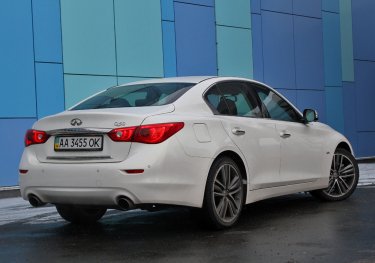 Фото 3 — Тест-драйв Infiniti Q50: С претензией на премиум