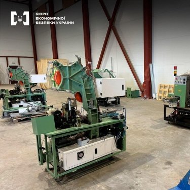 Фото 5 — Суд вернул подсанкционному контрабандисту сигаретную линию, изъятую БЭБ: реакция АРМА