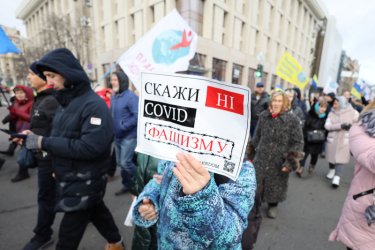 Фото 12 — Противники вакцинации от Covid-19 провели шествие по центру Киева к СБУ (ФОТО, ВИДЕО)